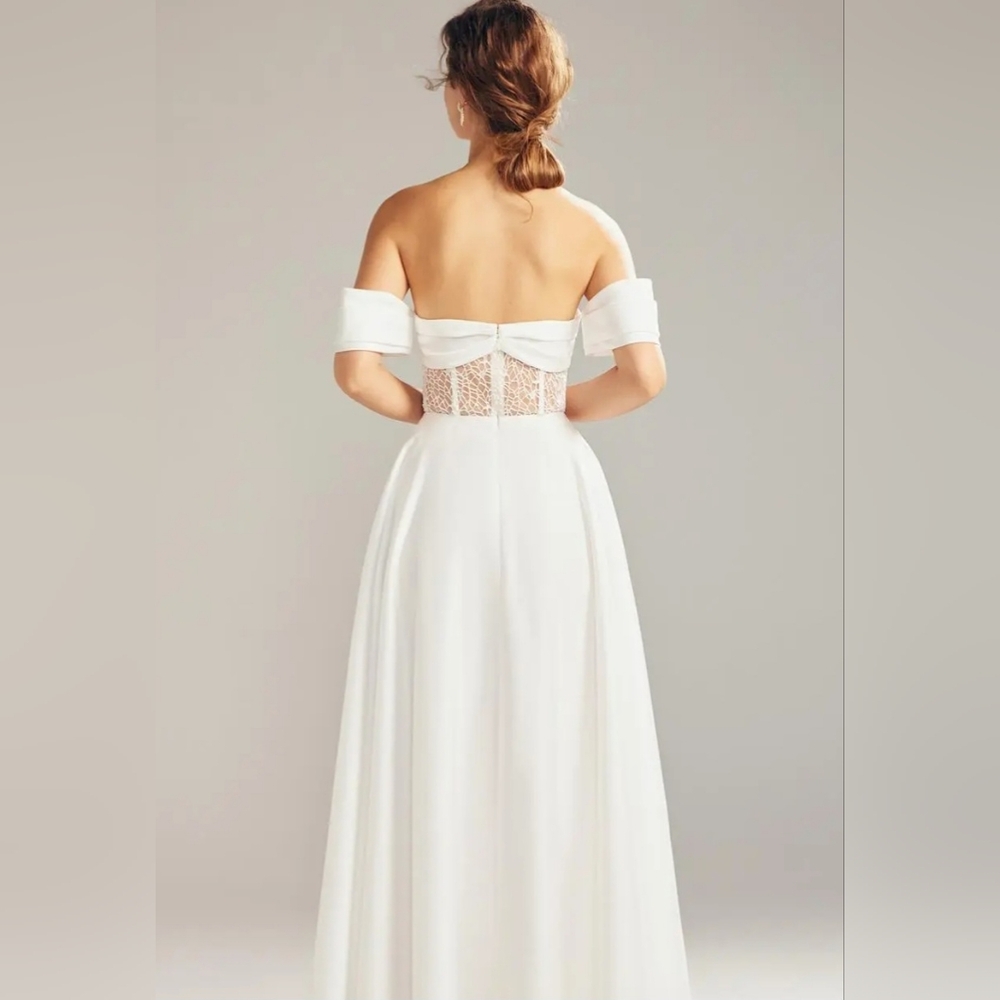 AW Bridal "AW Giona Wedding Dress," size 0 - Picture 4 of 12